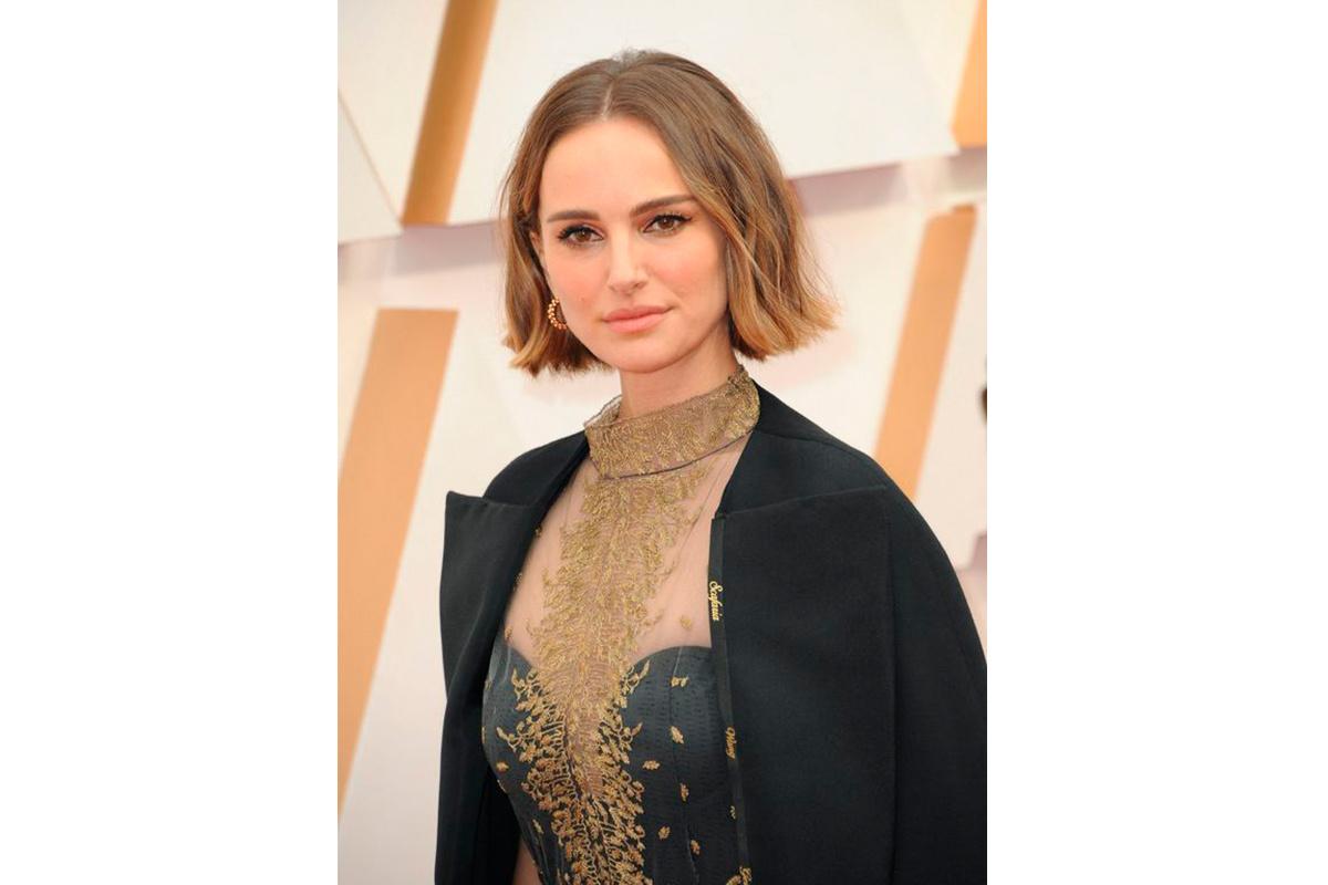 Natalie Portman con media melena con puntas hacia afuera