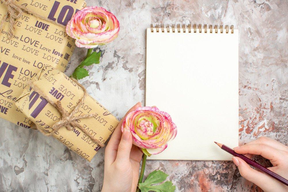 libreta para escribir las promesas (freepik)