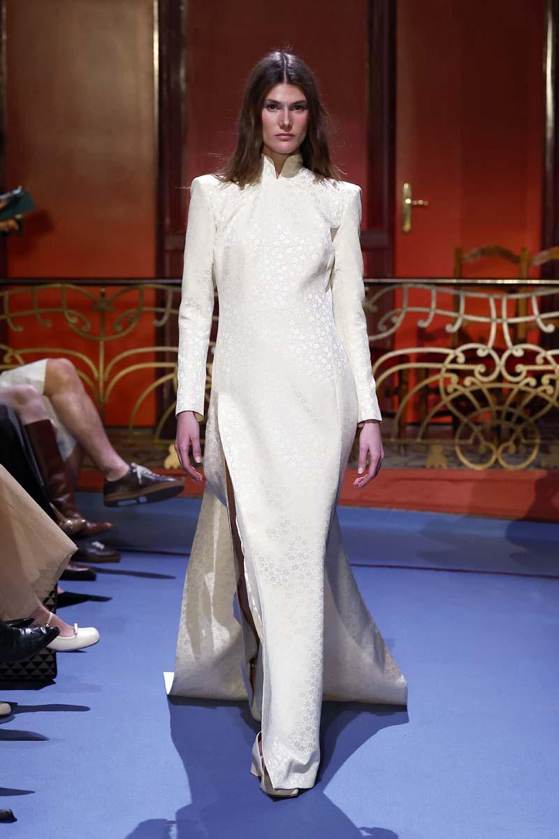 Vestido boda civil de manga larga y estampado