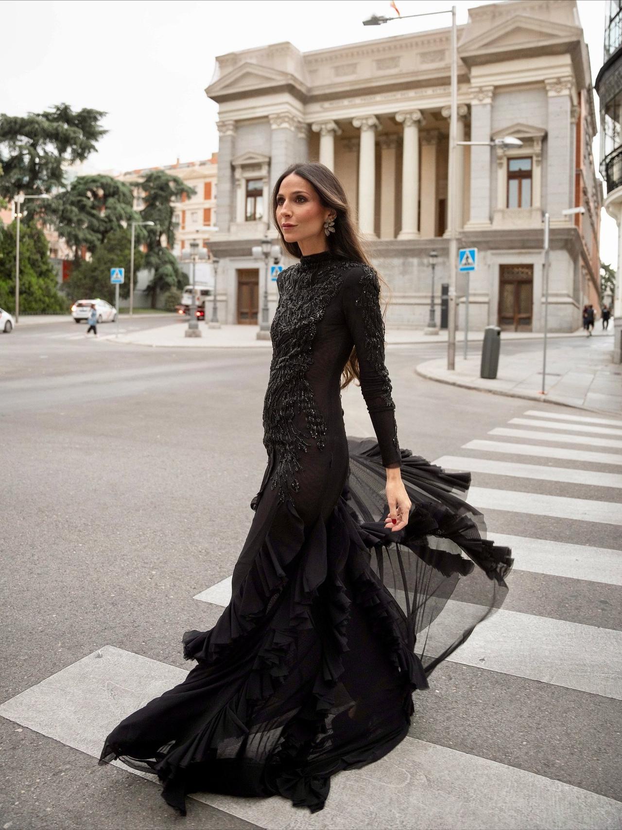 vestidos de boda invitada de manga larga y transparencias
