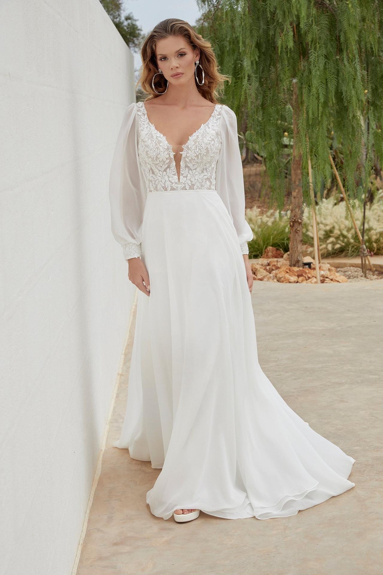 Vestido novia manga larga sencillo, con mangas poeta con transparencias