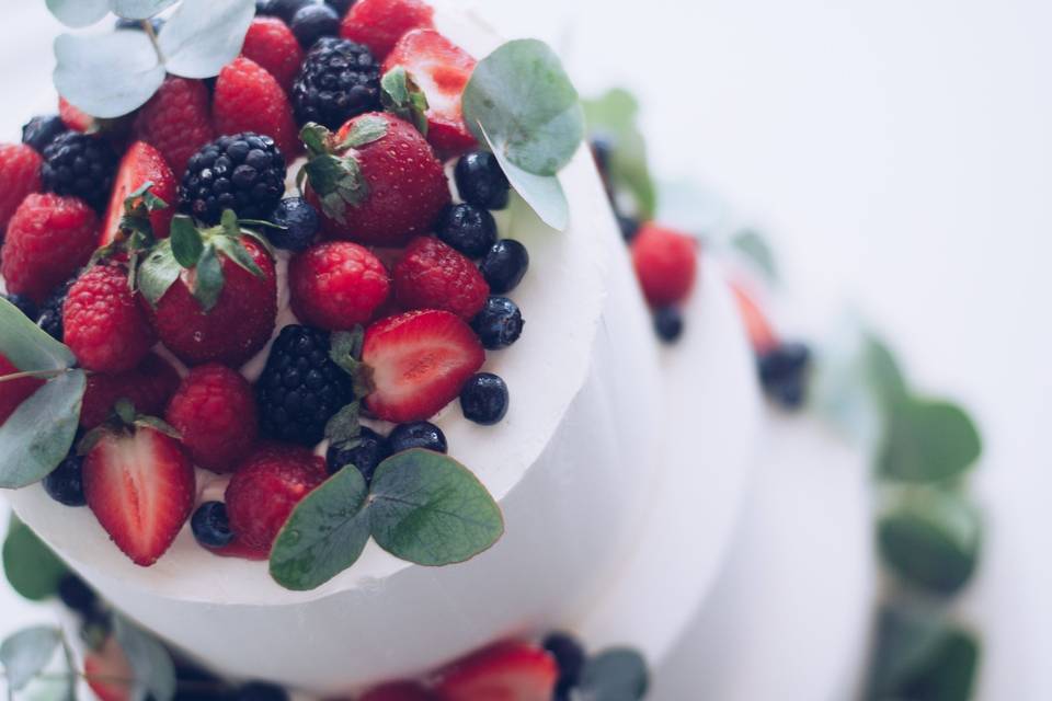 ¿Cuánto cuesta una tarta de boda? Hablamos de precios, gastos extra y trucos para abaratar costes