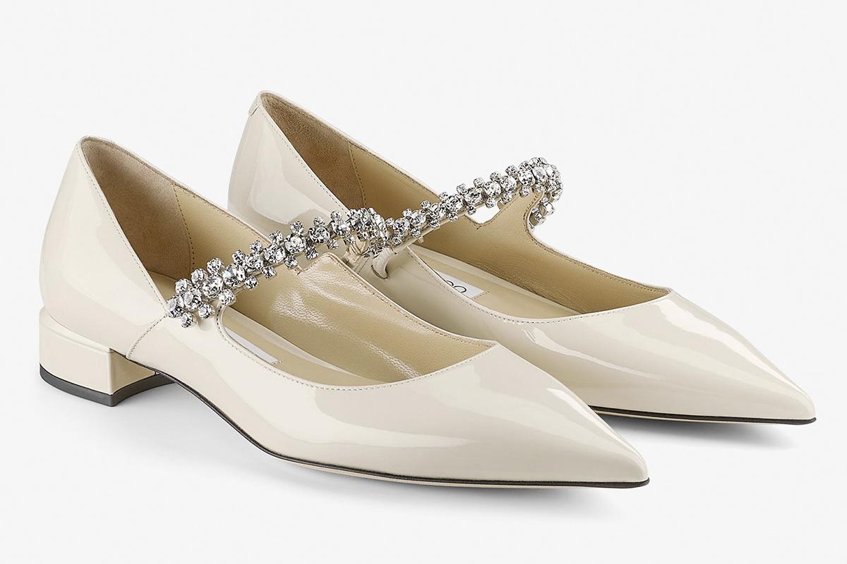 Zapatos de novia planos: zapatos de salón con puntera alargada y adornos de cristal
