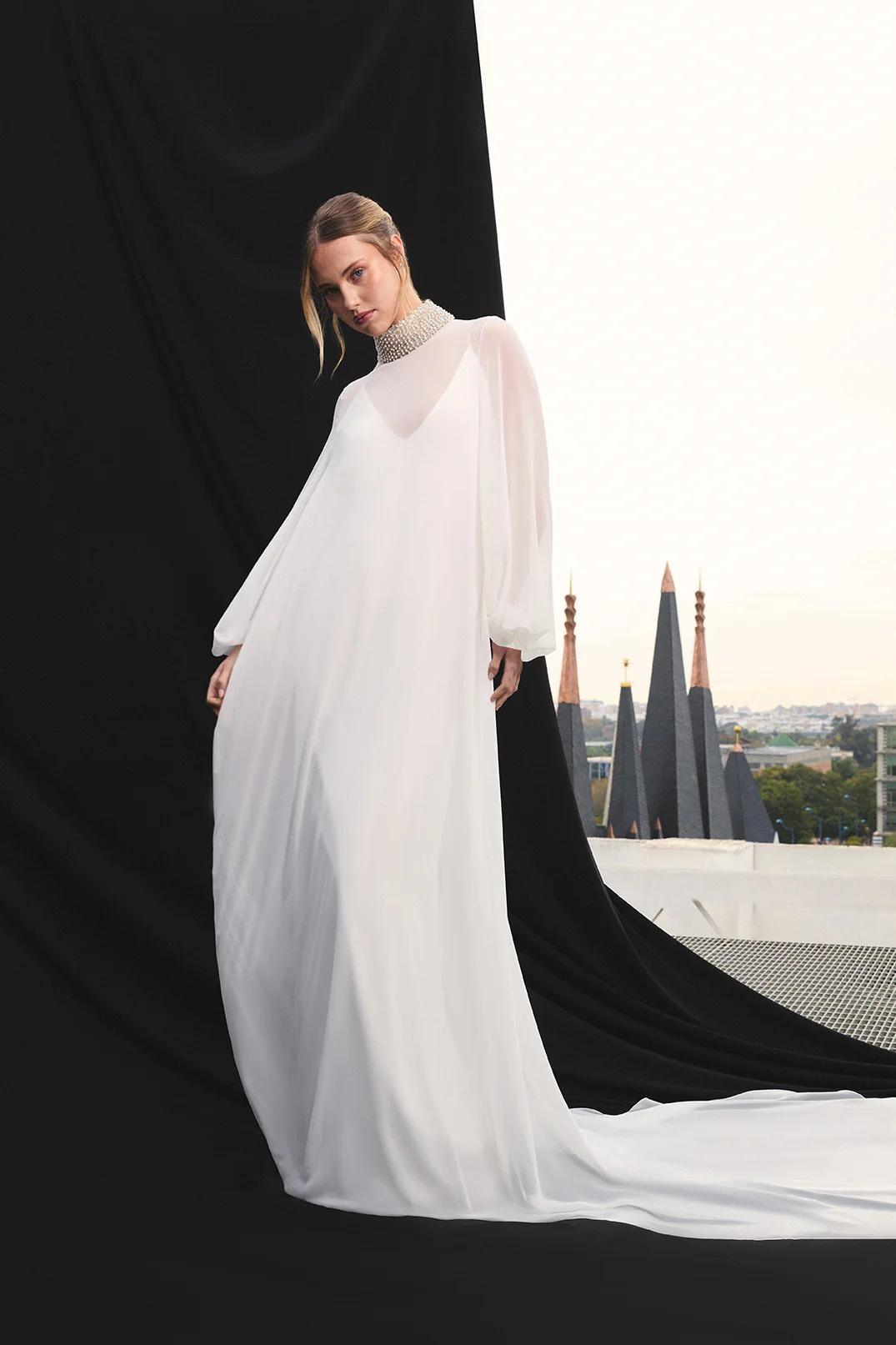 vestidos de novia para mujeres maduras: con sobrevestido con transparencias
