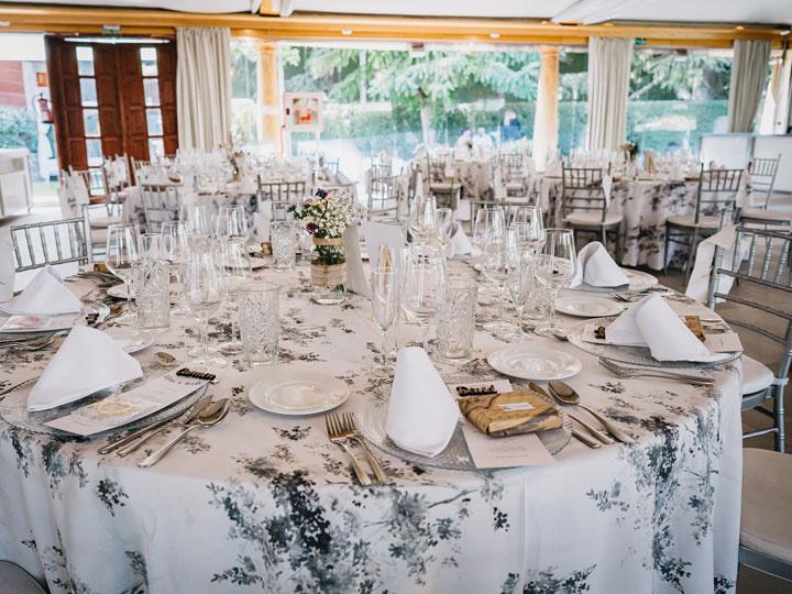 Mesa del salón de El Mirador de Cuatrovientos