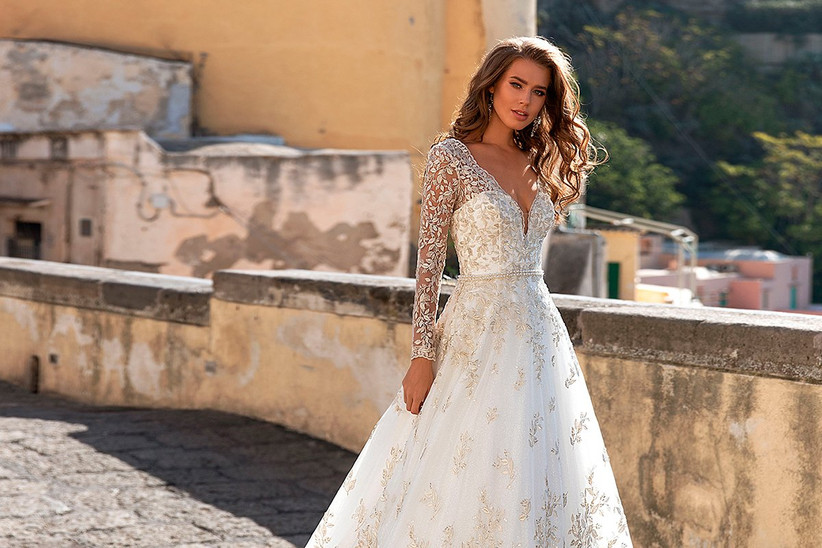 Vestidos dorados: ¿te atreves con un traje de novia de este color o que  incluya suaves destellos de esta tonalidad?