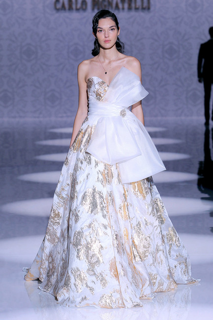 Vestidos De Novia Con Destellos Dorados