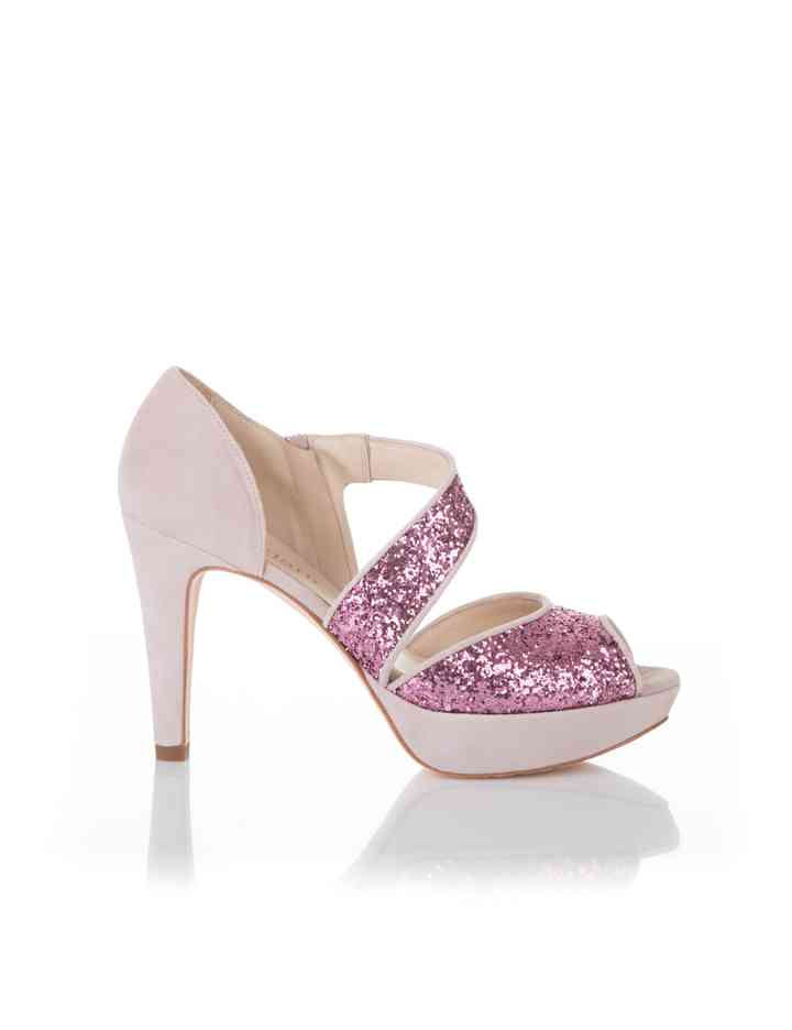 Conoce las últimas tendencias en zapatos de novia: los de color rosa