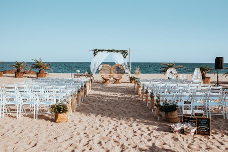 Cómo organizar una boda en la playa: pasos, consejos y lugares