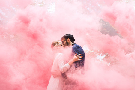 Bengalas de humo para bodas... ¡a todo color!