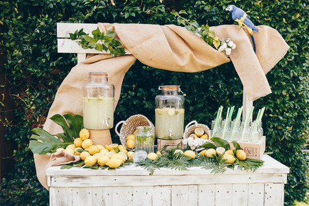 Barra libre de limonada para boda: fácil, deliciosa... ¡y refrescante!