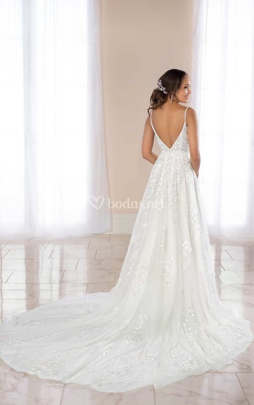 should i wear white to a wedding