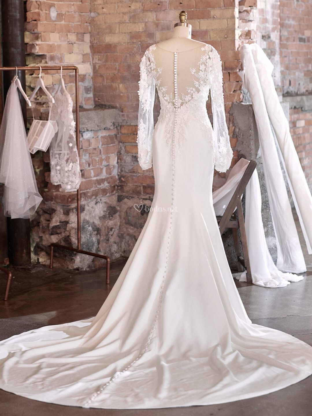 pronovias detachable train