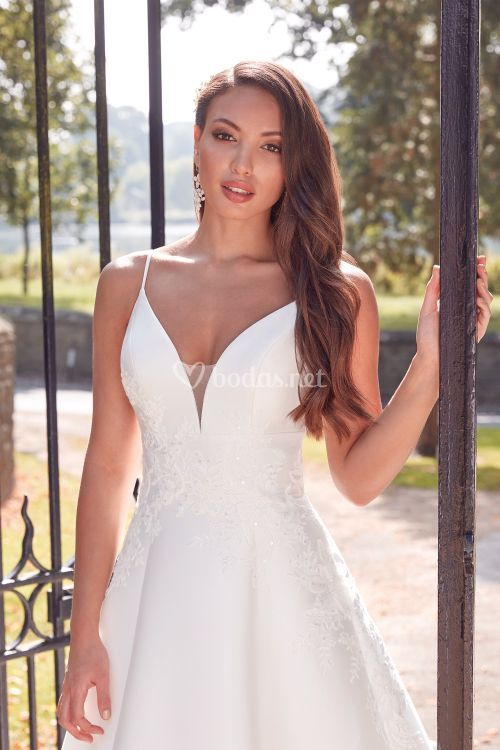 44324, Sincerity Bridal