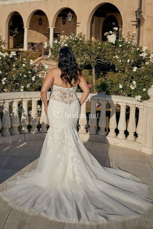 LEANNA, Casablanca Bridal