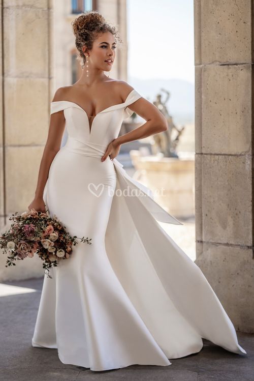 A1113, Allure Bridals