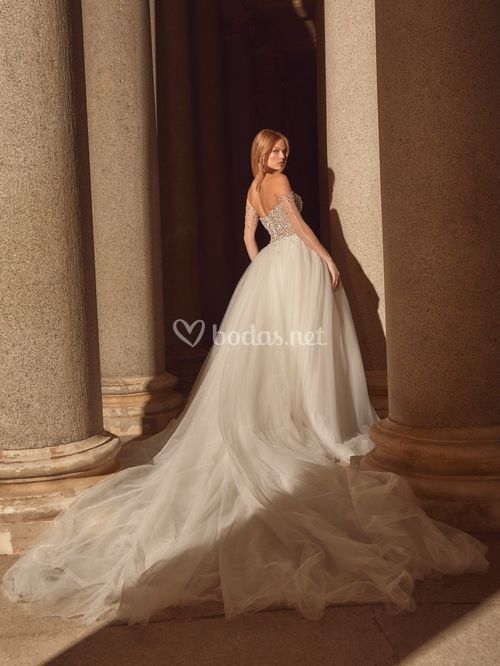 EMILIA, Galia Lahav