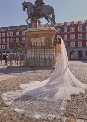 Julie, Galia Lahav