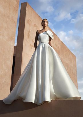 NICOSIA, Pronovias