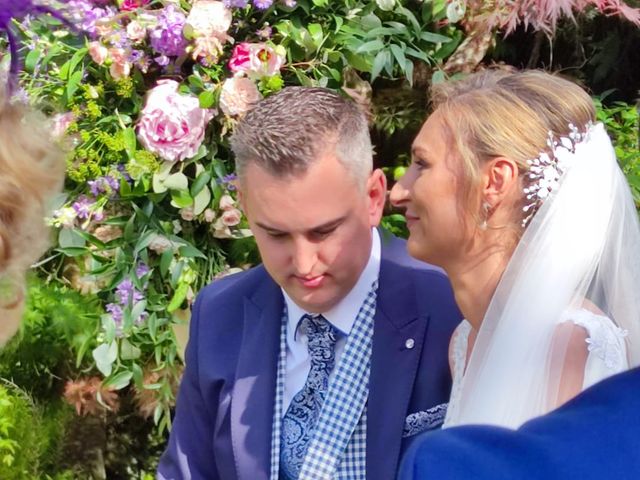 La boda de Rubén  y Patricia  en Oleiros, A Coruña 42
