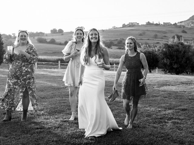 La boda de Issy y Bea en Mijares, Cantabria 76