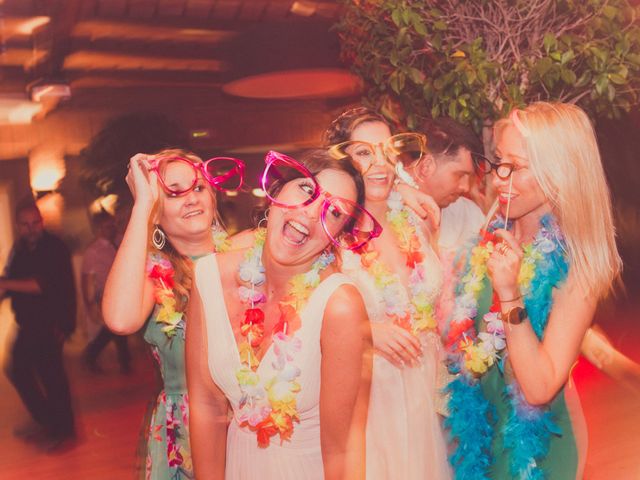 La boda de Javi y Ines en Sant Vicenç De Montalt, Barcelona 355