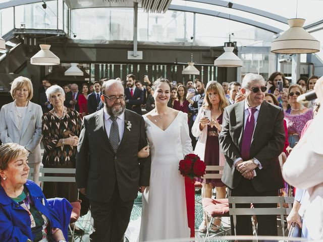 La boda de Clara y Nacho en Madrid, Madrid 17