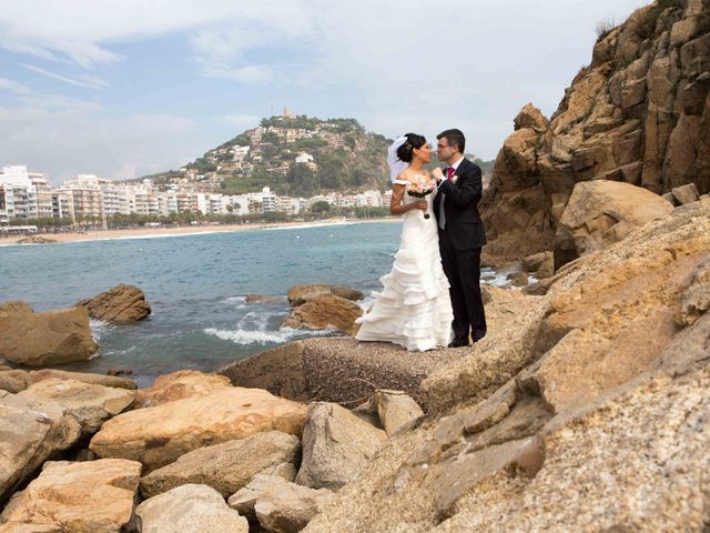 La boda de Albert y Lourdes en Lloret De Mar, Girona 19
