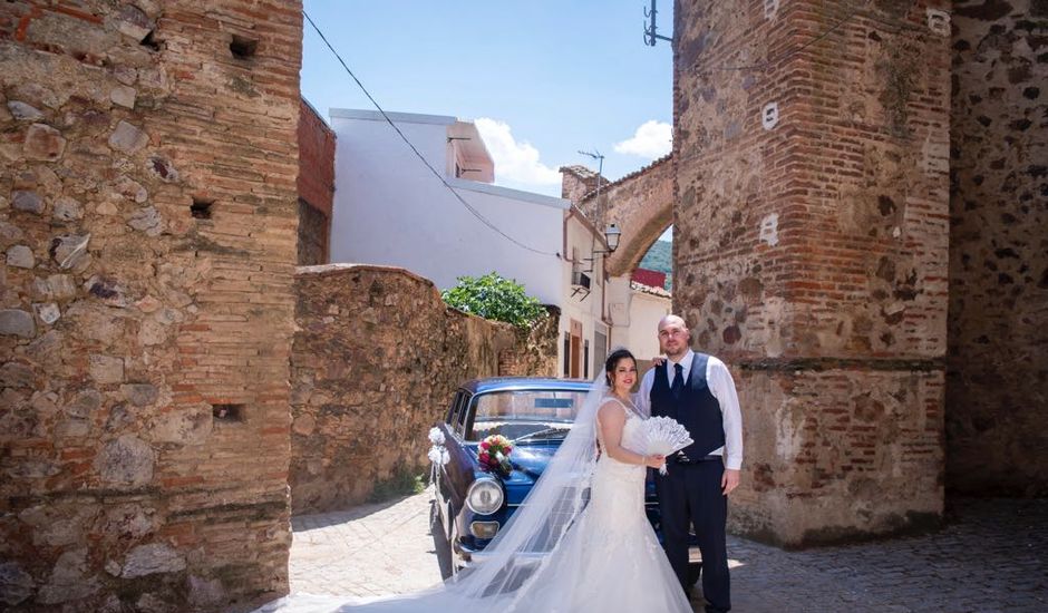 La boda de Julián  y Sandra en Herrera Del Duque, Badajoz