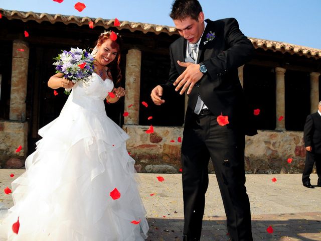 La boda de Cristian y Azucena en Carbajosa De La Sagrada, Salamanca 21