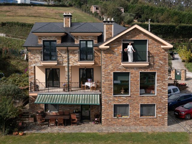 La boda de Hugo y Uxía en Ribadeo (Casco Urbano), Lugo 18