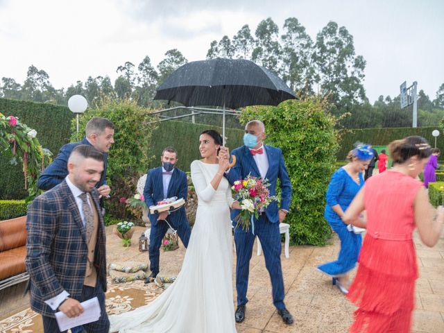 La boda de Hugo y Uxía en Ribadeo (Casco Urbano), Lugo 29