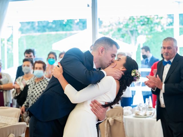 La boda de Hugo y Uxía en Ribadeo (Casco Urbano), Lugo 34