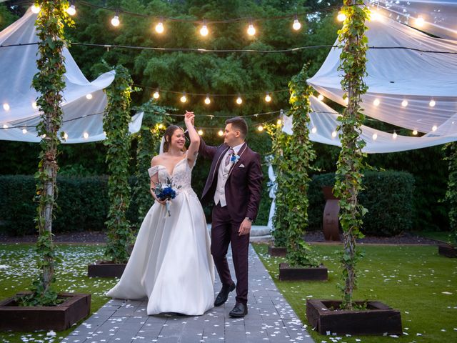 La boda de Amanda y Ionut en Sant Fost De Campsentelles, Barcelona 33