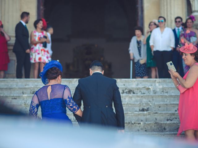 La boda de Javi y Lucrecia en Jerez De La Frontera, Cádiz 13