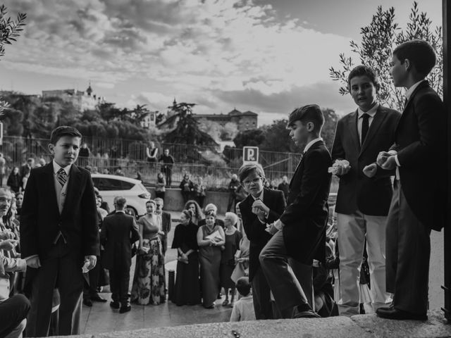 La boda de Santiago y Erika en Madrid, Madrid 21