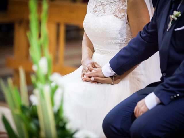 La boda de Javi y Randa en Vilanova Del Valles, Barcelona 15