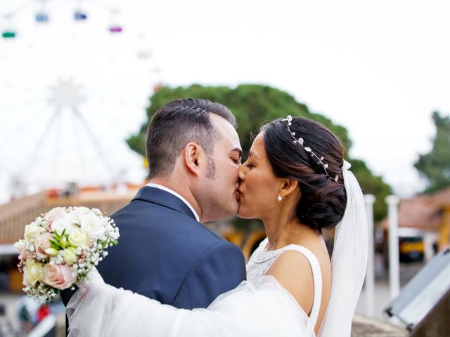 La boda de Javi y Randa en Vilanova Del Valles, Barcelona 23