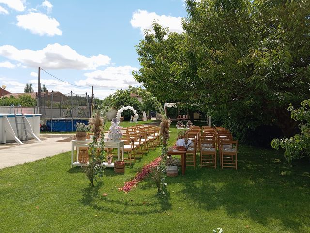 La boda de Samuel y Andrea  en Villanueva De Las Manzanas, León 12