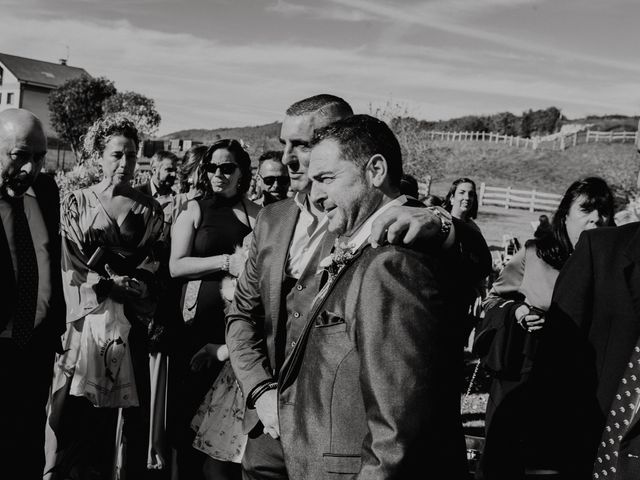 La boda de David y Natalia en Lugo De Llanera, Asturias 36