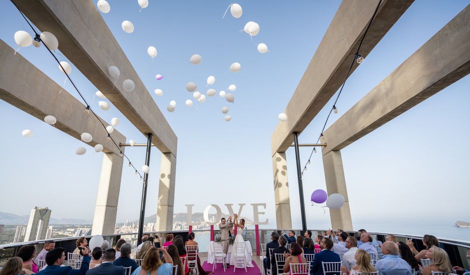La boda de Alejandro y Anabel en Benidorm, Alicante