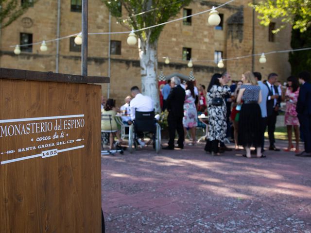 La boda de Óscar y Leticia en Santa Gadea Del Cid, Burgos 12