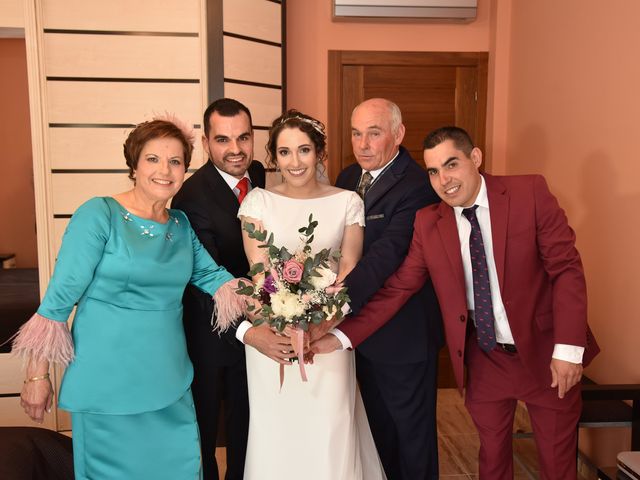 La boda de Laura y Jose Manuel en Torrenueva, Ciudad Real 15