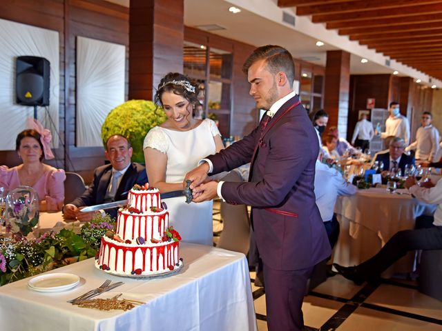 La boda de Laura y Jose Manuel en Torrenueva, Ciudad Real 32