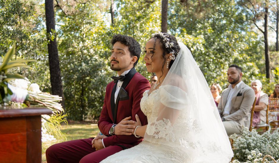 La boda de Henrique y Pamela en Santo Domingo, Badajoz