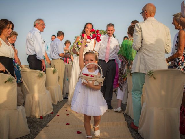 La boda de Ian y Maider en Torre Del Mar, Málaga 3