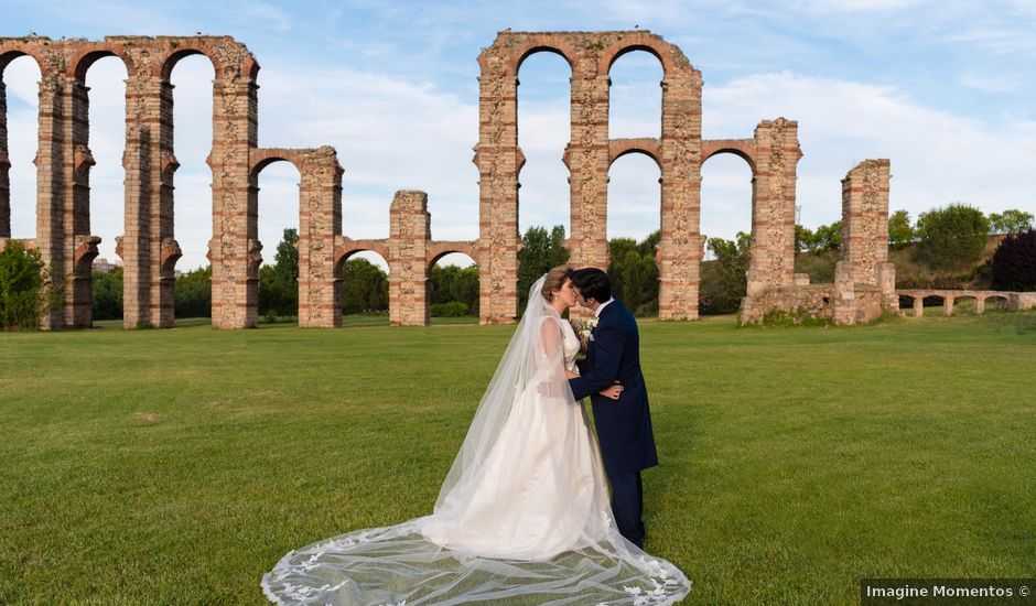 La boda de Vicente y Carmen en Mérida, Badajoz