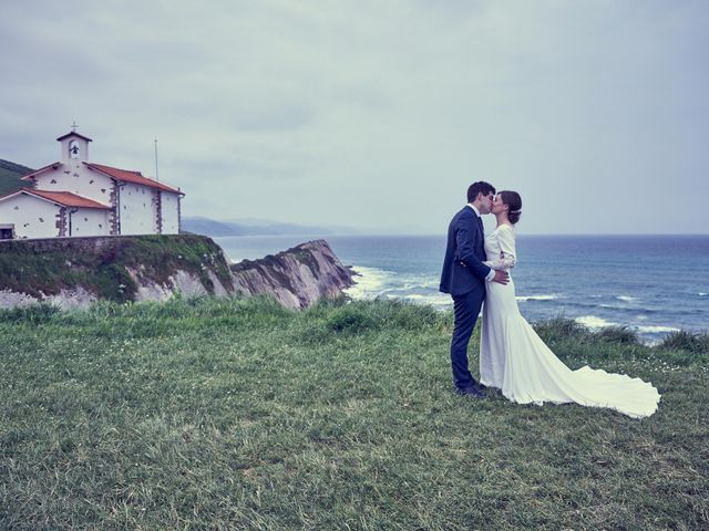 La boda de Iokin y Arantzazu en Itziar, Guipúzcoa 18