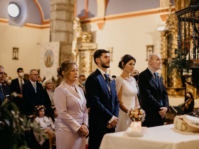 La boda de Carlos y Araceli en Torrecaballeros, Segovia 40