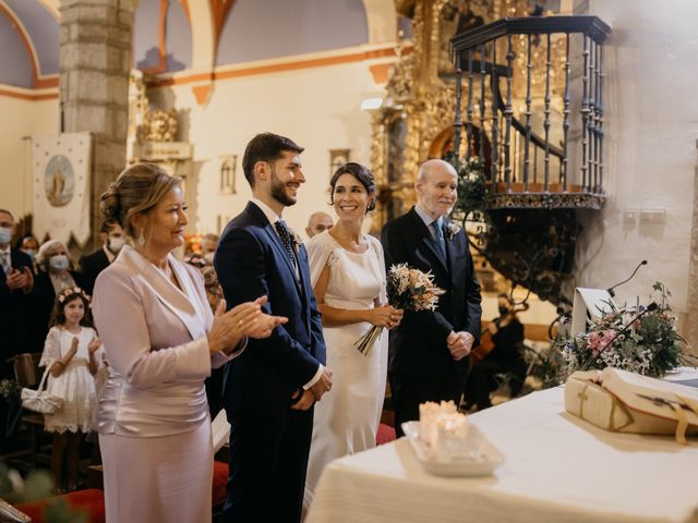 La boda de Carlos y Araceli en Torrecaballeros, Segovia 49